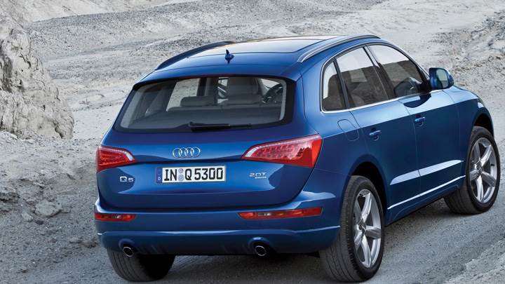 Running 2009 Audi Q5 In Blue Back Pose